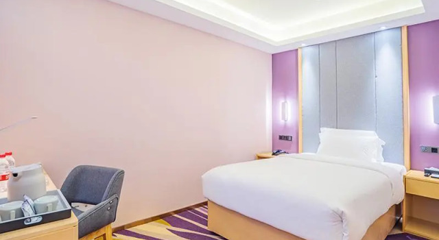 Lavande Hotel Zhaoqing Qixingyan Scenic Spot Yihua International Square