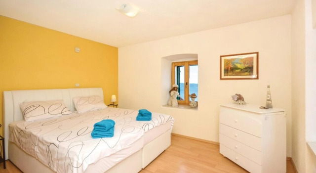 Beautiful Home in Podstrana With Wifi and 3 Bedrooms, Rezerwuj Hotel Hotele w Split Region z parkingiem, Parking