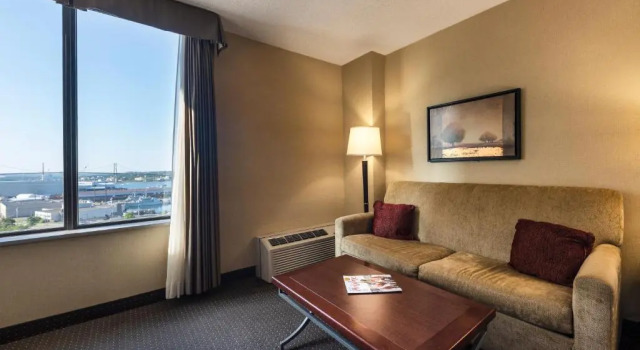 Номер Standard с видом на гавань Delta Hotels by Marriott Halifax Downtown