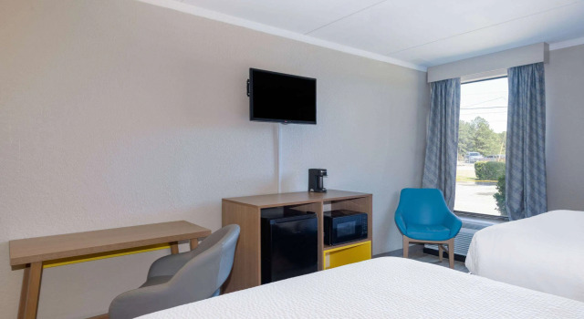 Days Inn & Suites by Wyndham Fort Bragg/Cross Creek Mall, Забронировать Мини-отель Форт-Брэгг Северная Каролина