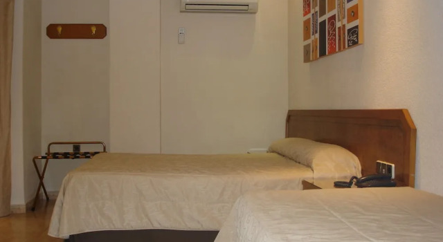 Трёхместный номер Standard с балконом Hostal Moreno