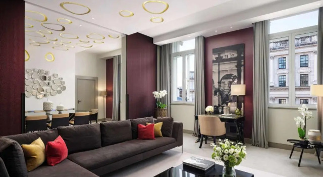Двухместный люкс Opera with Waterloo Place View Sofitel London St James