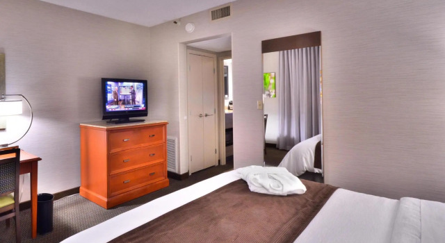 Номер Standard Embassy Suites by Hilton Denver Central Park