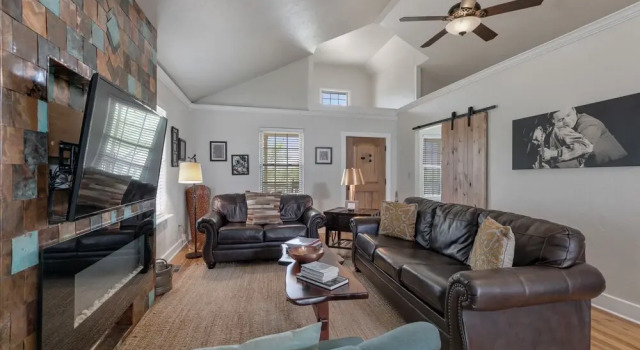Gorgeous Home W/hot Tub&grill