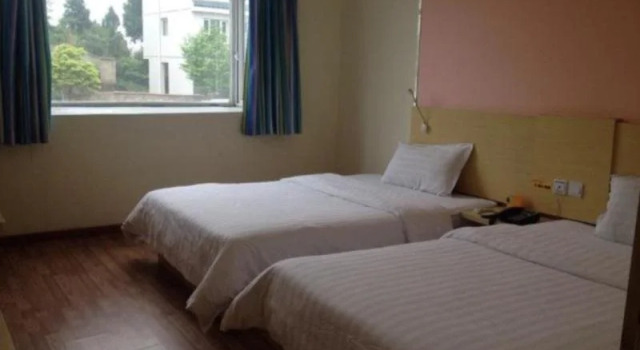 7Days Inn Luohan Shan Park, Prenota Hotel Qiandongnan Cina