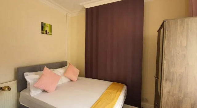 Spacious House in Stoke, Забронировать Дом для отпуска Сток-он-Трент Стаффордшир
