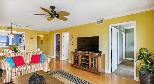 Seacrest 703 is a 2 BR Gulf Front on Okaloosa Island by RedAwning, Book Lejlighed Fort Walton Beach Emerald Coast