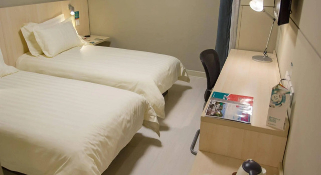 JinJiang Inn Huqingping, Varaa Hotelli Minhang 