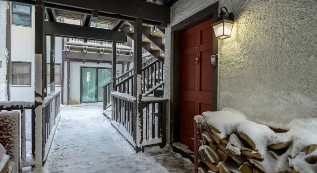 Номер Standard Whistlepunk #31: 2 Bedrooms, 2 Bath: Slope Side, Central Location. Wood Fireplace