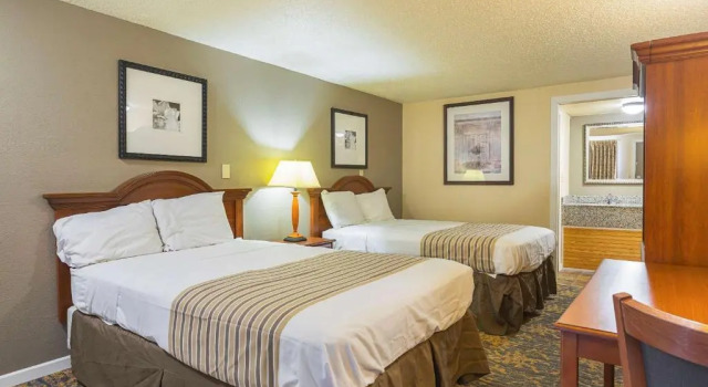 Четырёхместный номер Standard FairBridge Inn Express Battle Creek