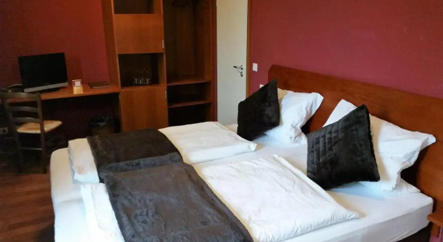 Ellenbergs Restaurant & Hotel, Забронировать Отель Хессхайм Pfalz
