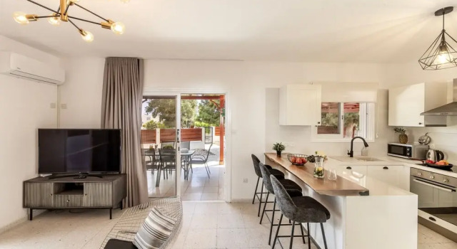 Вилла с 2 комнатами Larnaca Seaside Villa Marina 44