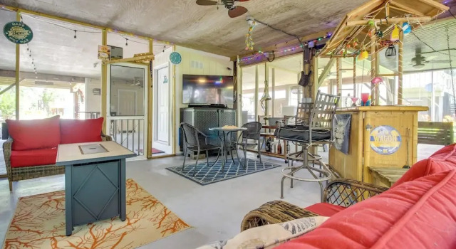 Коттедж Walk to North Topsail Shores: Beach House w/ Gear!