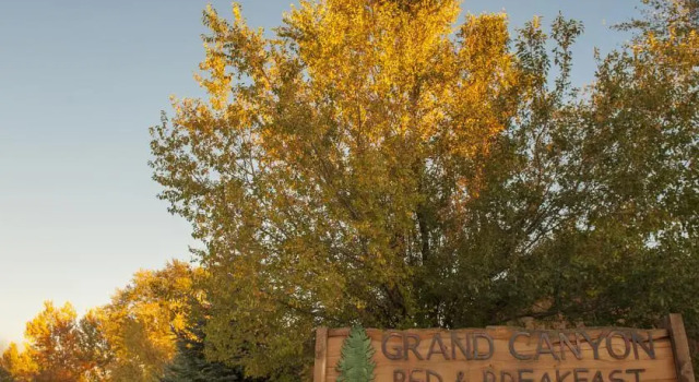 Grand Canyon Basecamp Hot Tub 4 King Beds, Забронировать Отель Отели Уильямс с парковкой, Парковка