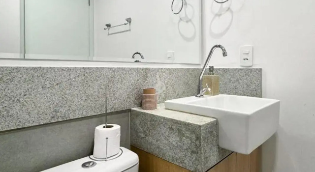 Studio novíssimo, completo e muito bem localizado
