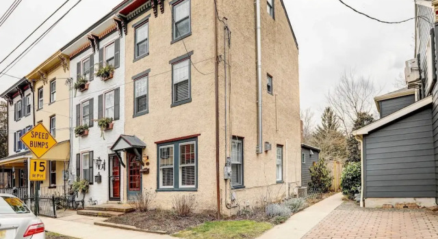 'brooke House' In The Heart of Downtown w/ Patio!