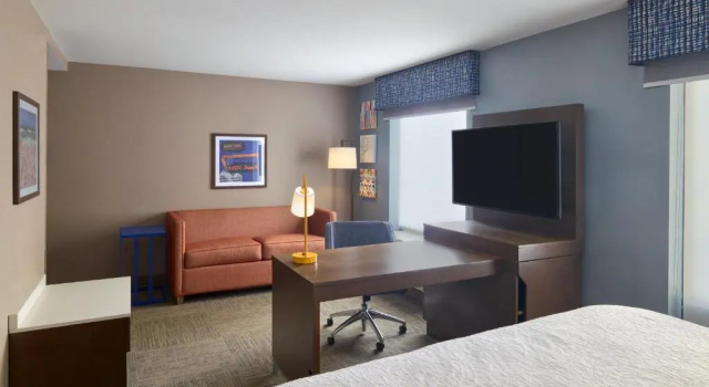 Люкс Hampton Inn & Suites Providence / Smithfield