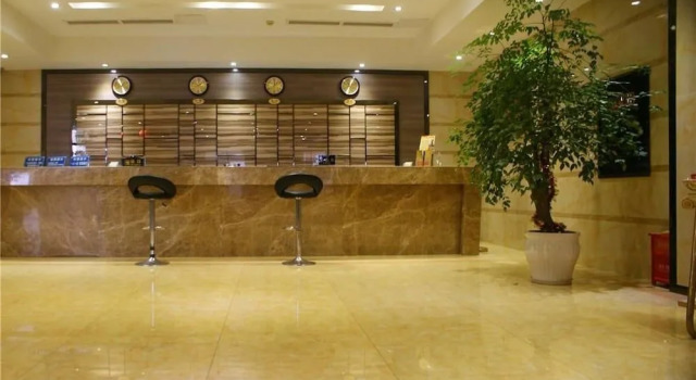 Phoenix Hotel, Book Hotel Hoteller i Pidu med parkering, Parkering
