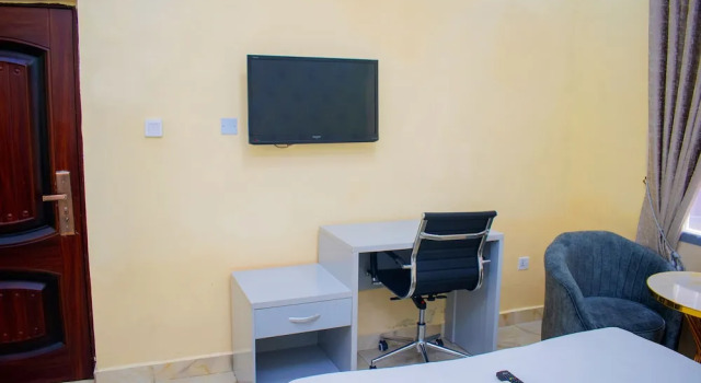 Одноместный номер Standard с балконом и с видом на город ERiTH APARTMENT & SUITES