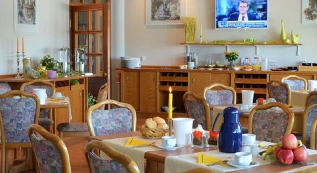 S.E.E. Hotel, Забронировать Отель Отели земли Мекленбург-Передней Померания с парковкой, Парковка