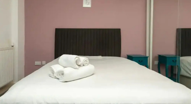 Cosy 1 Bedroom Flat in Shadwell, Забронировать Отель Отели Лондона 3 звезды, рядом с The Medieval Banquet, 3*
