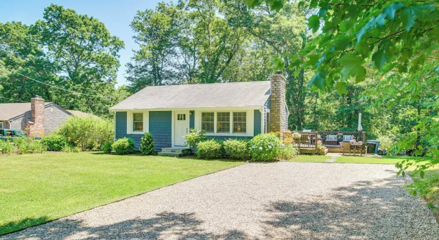 Коттедж 4 Mi to Bristol Beach! Coastal Retreat w/ Pond