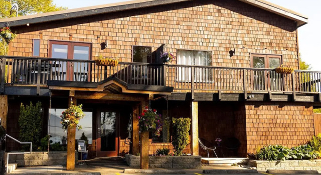 Lunar Cove Inn