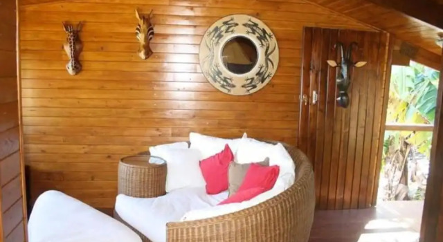 Bungalow with One Bedroom in Petite Ile, with Wonderful Sea View, Furnished Garden And Wifi - 9 Km From the Beach, Reservar Hotel Petite-Ile Saint-Pierre