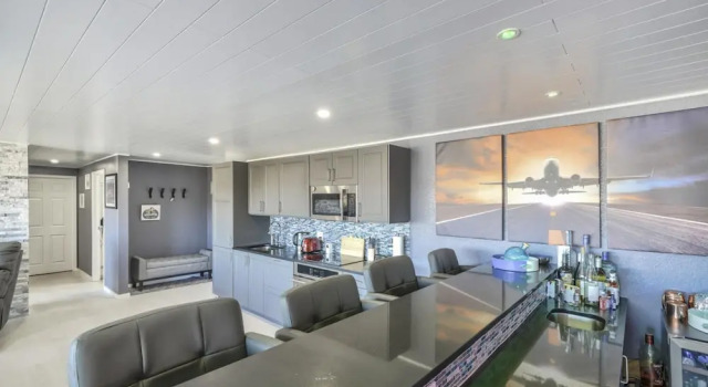 1BD Luxury Condo Cocktail Lounge Beautiful Views