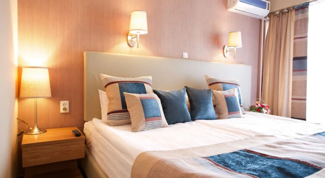 Люкс Club Hotel  Dostuk