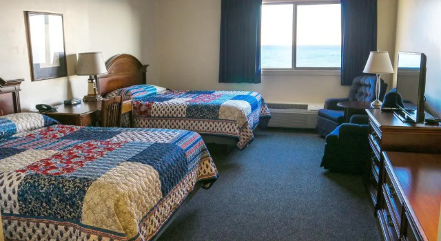 Standaard Vierpersoonskamer uitzicht op het meer Lighthouse Inn