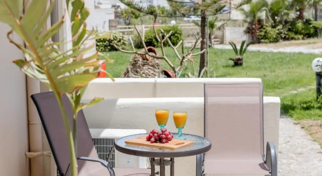 Студия Economy Almyra Apartments & Suites