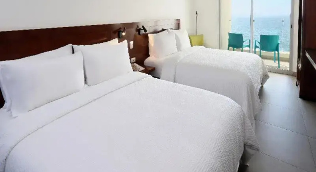 Четырёхместный номер Standard с видом на океан Garner Hotel Mazatlan Beach by IHG