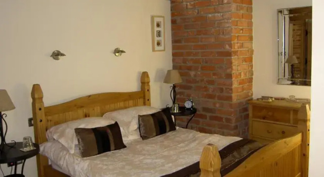 Hungry Bentley Barn Bed and Breakfast, Boek Hotel Hotels in Merseyside met zwembad, Zwembad
