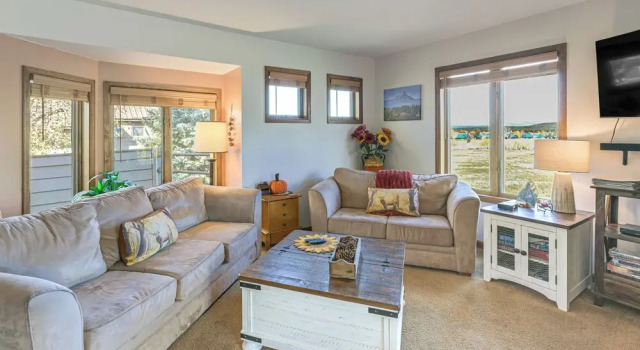 Pagosa Condo w/ Deck, 4 Mi to Hot Springs & Dtwn