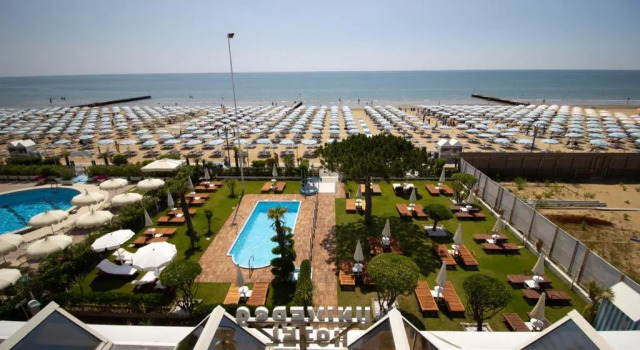 Двухместный номер Superior seafront Hotel Universo