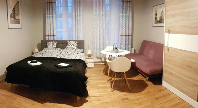 Czarna Owca- Pokoje Gościnne, Book Hotel Gniezno Storpolen