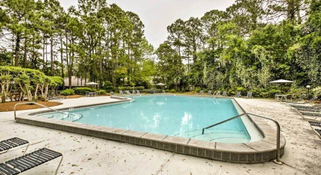 Апартаменты с 2 комнатами с балконом Niceville Condo w/ Pool Access < 8 Mi to Destin!