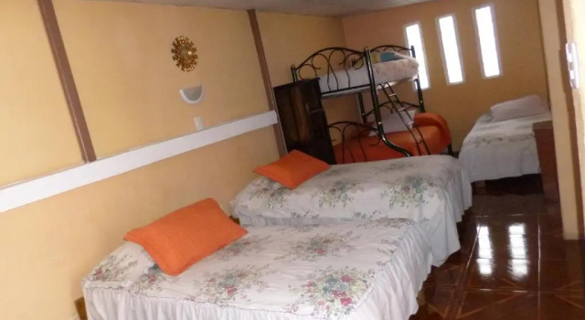 Кровать в общем номере Hotel Andino