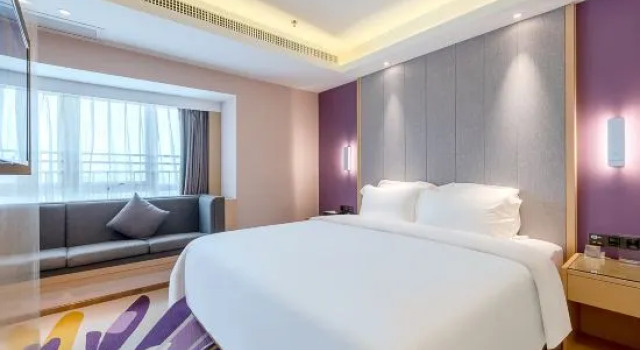 Двухместный люкс Deluxe Lavande Hotel(Foshan Qiandeng Lake Pingzhou Jade Street Store)