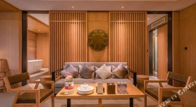 Люкс Sankee Chunxia Garden Hotel