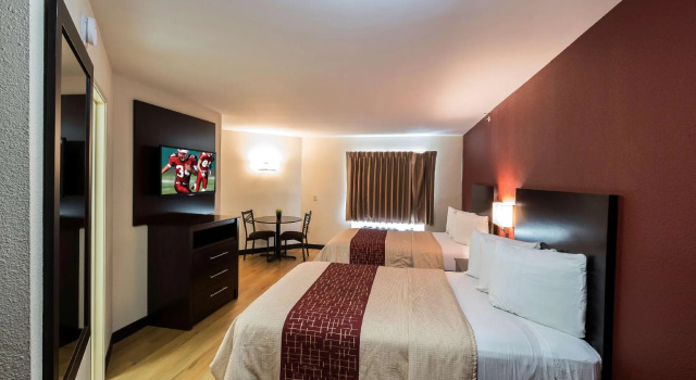 Четырёхместный номер Standard Red Roof Inn PLUS+ Houston - Energy Corridor