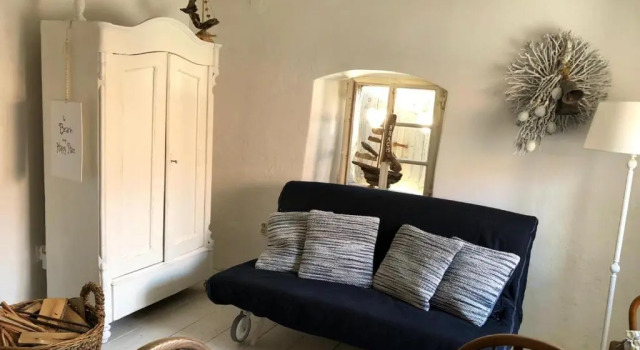 Complete house with Sea View in the center Vrbnik on island KRK, Varaa Hotelli Hotellit Kvarner Islands uima-altaalla, Uima-allas