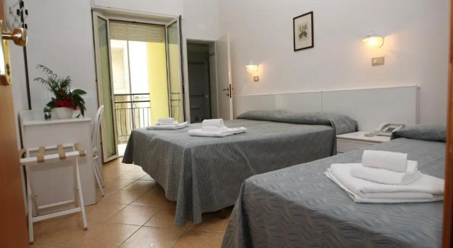 Трёхместный номер Standard Hotel Athena