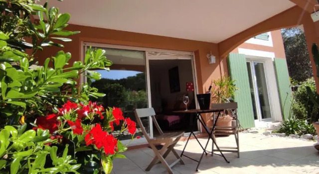 T2 Le logis du Mimosa : 3 étoiles Meublé de Tourisme, Забронировать Апартаменты/квартира Отели Сент-Максима с бассейном, Бассейн