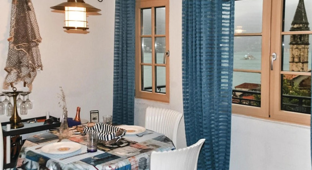 Awesome Home in Perast with Hot Tub, WiFi & 0 Bedrooms, Book Hotel Hoteller i Kotor Riviera med parkering, Parkering