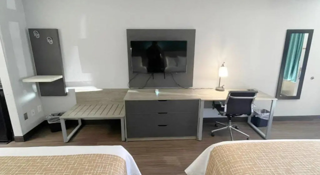 Четырёхместный номер Standard Travelodge by Wyndham Pigeon Forge Dollywood Lane