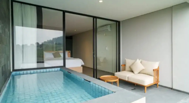 Luxe Villa Emerald hill 12 BR karaoke heated pool