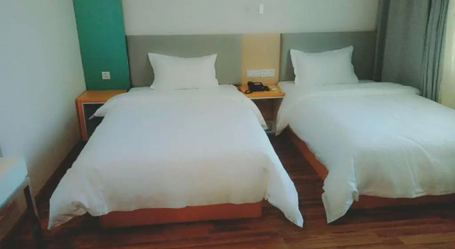 7Days Inn Urumqi Midong Middle Road Shenhua Mining Bureau Branch, Book Hotel Billige hoteller i Urumqi