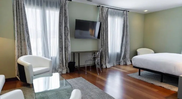 Номер Standard с балконом Hotel AR Isabel de Farnesio